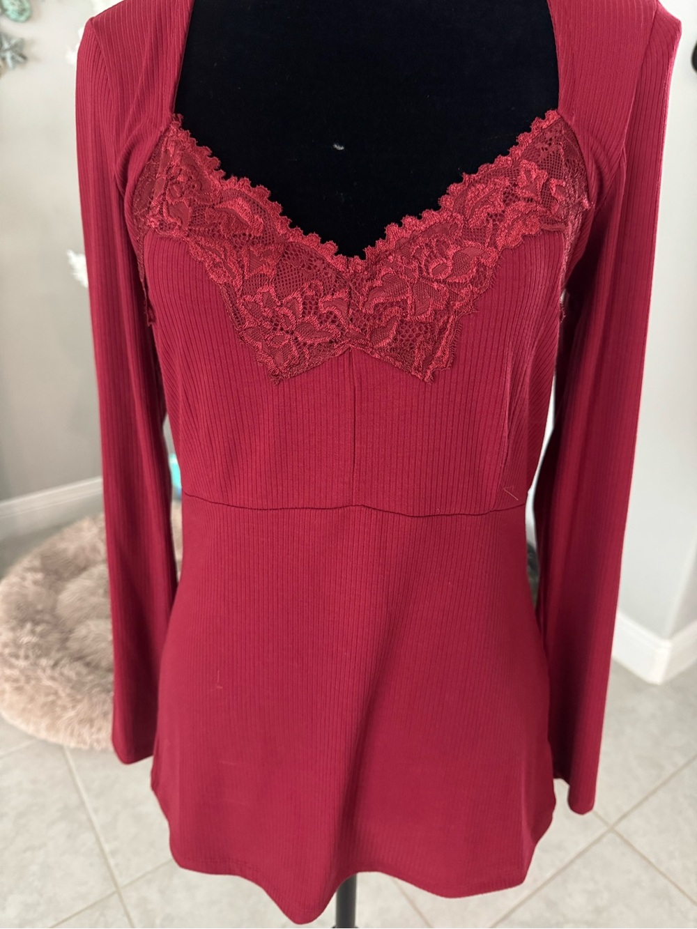 Women's Lace-Trim Long Sleeve Top - Red